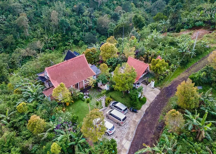 Slope Glamping Gitgit
